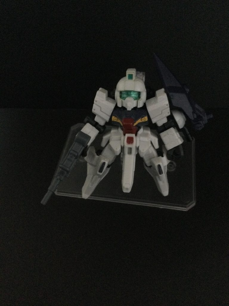 変形前の状態。ビームマシンガンは外しておきましょう。