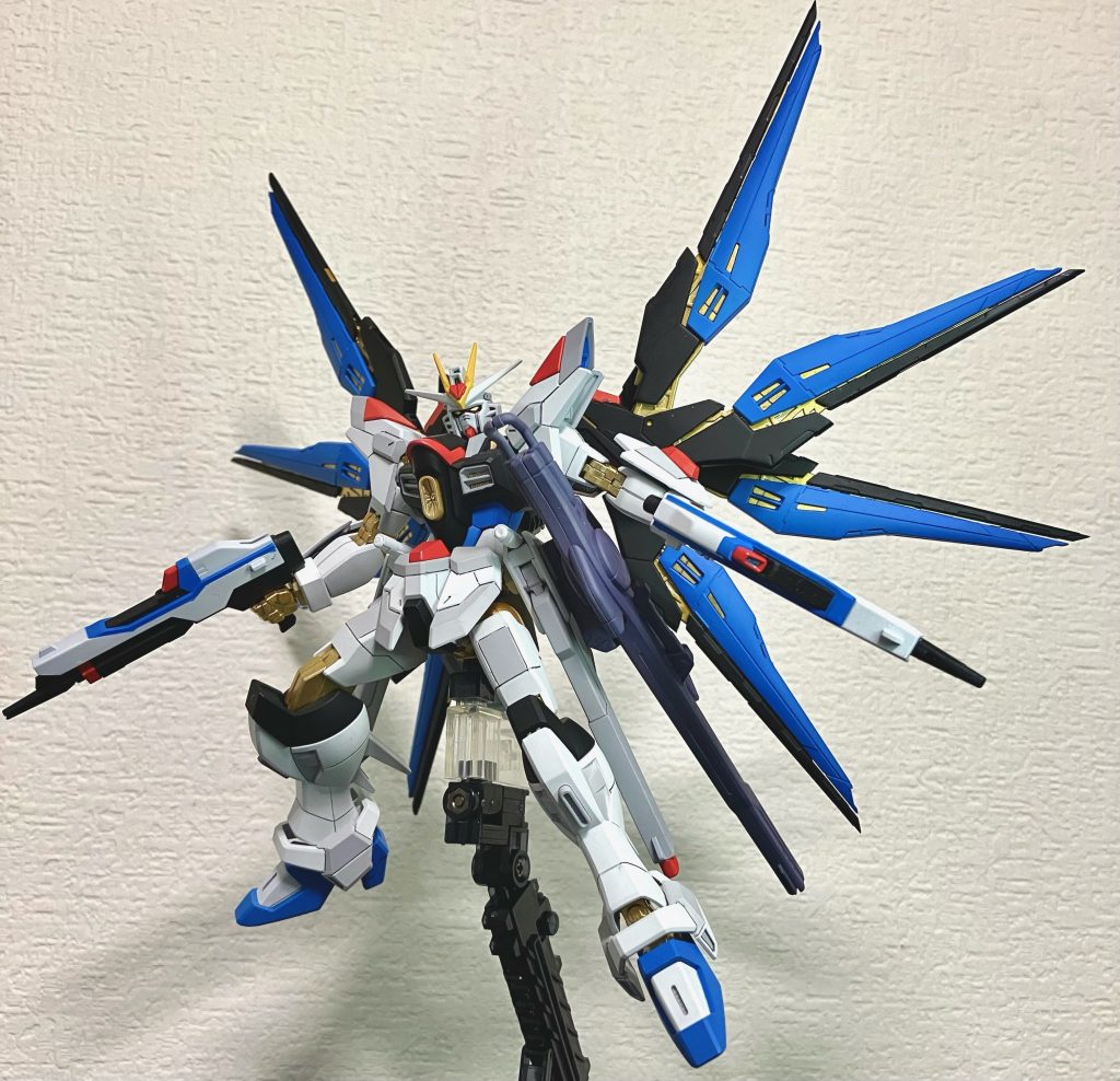 エールストライクのオプションパーツセットとRGストフリのミキシングで、ストライクフリーダムガンダム弐式を再現。