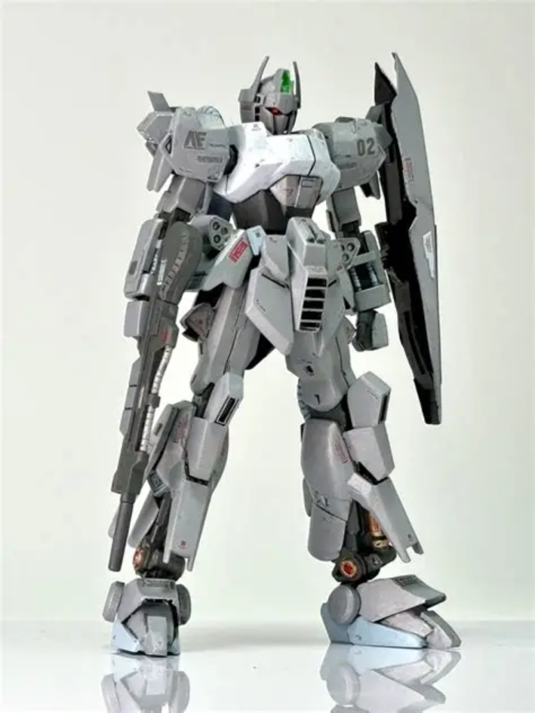 ベースはHGUCリバイブ百式。全身ほとんどになにかしら手を入れました。