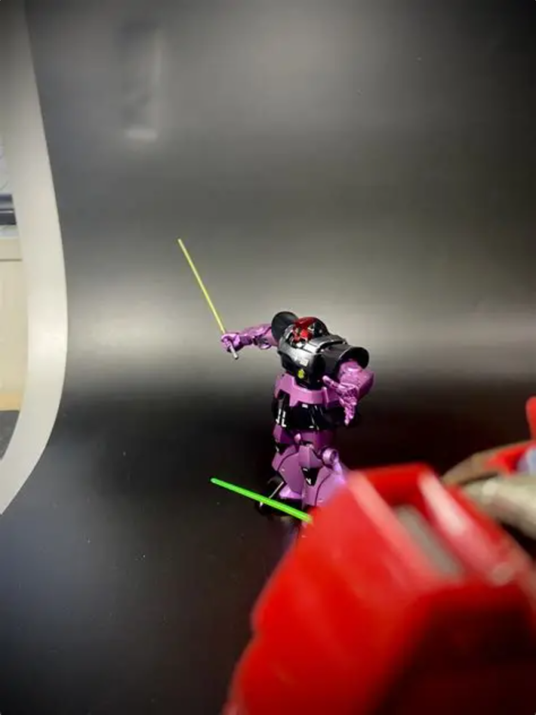 カラーは、紫がGXメタルパープルに､パールを吹きました。ボディの灰色はGXメタルブラック。黒は下地塗装のシルバーにパールを吹いてその上にGXクリアブラックを吹きました。