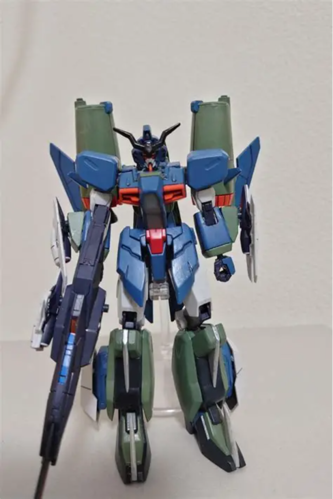 正面です。写真下手くそですいません一応自立しますがポージングのため台使ってます