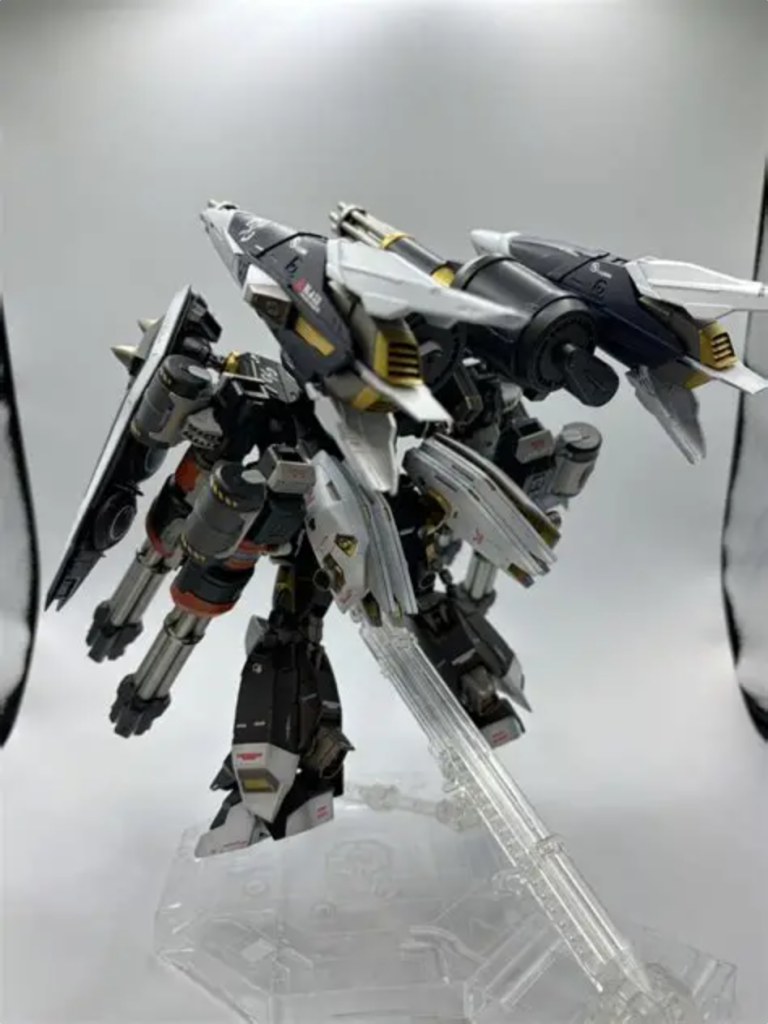 スラッシュウィザードとブレイズウィザードを何とか合体！背中がデカすぎておしりが寂しかったので、f90ミッションパックから、腰に姿勢制御スラスターをなんとなく作成！これで宇宙はバッチリ(* ｰ̀ ֊ ｰ́ )و✧