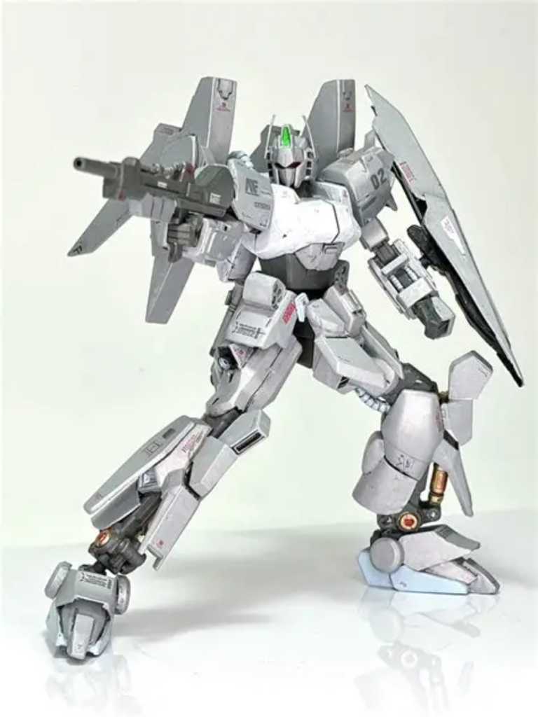 ムーンガンダムに登場する百式改の派生機「百二式」の隊長機に続き作成した「一般機」風、でした。前回の隊長機は試行錯誤しながら製作期間が5日だったので、今回は3日でいけるかなー、と思ったものの、結局は4日かかりました。もう少し短期間で作成できるのであれば量産できるんですけどね(笑)。