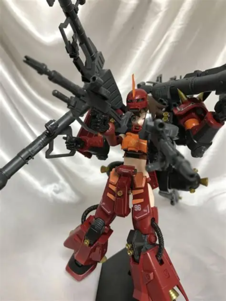 ガンダム試作二号機B型からビームバズーカを拝借。デカいの一本持つと満足度も上がります。