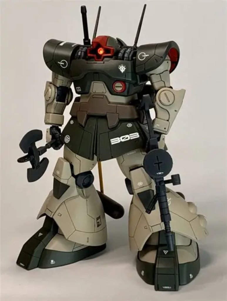 ep4で登場した装備に合わせて右手にトマホーク、左手にマシンガンを持たせました。トマホークは余っていたオリジンザクをいじり、マシンガンはやはりオリジンザクのまんまです。