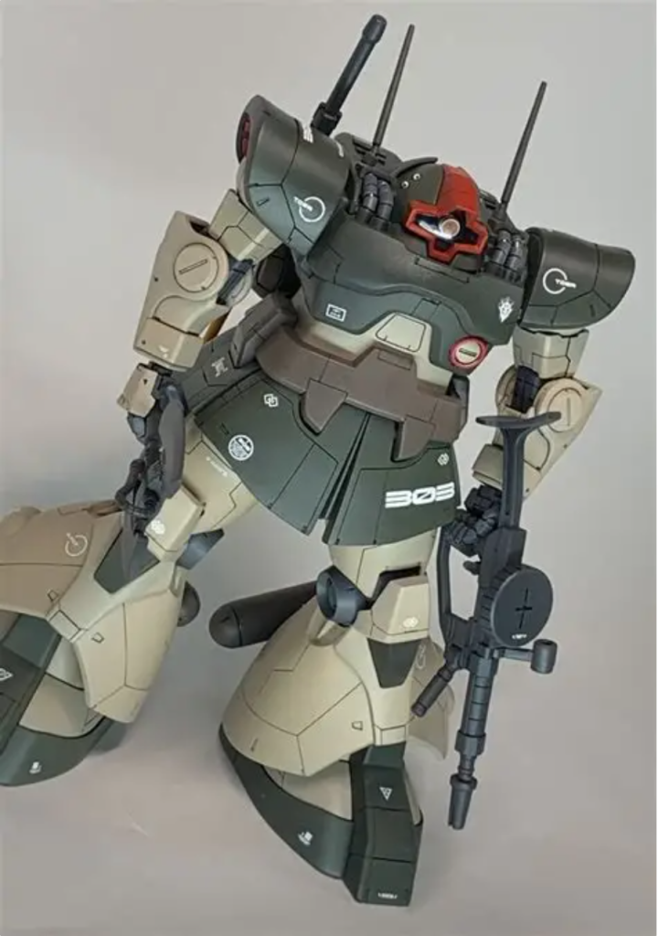 ハンドパーツはビルダーズパーツ。最近手に入らないですね。そんなこんなで3Dプリンタ活用するようになりました。肩のパイプはいつも通りプラパイプとモビルスプリングです。