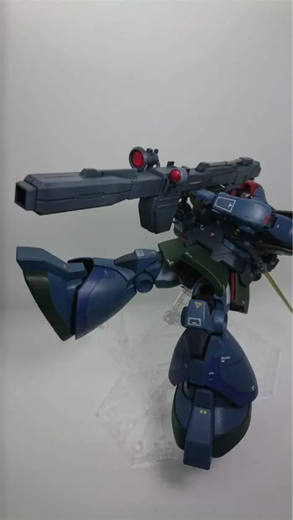 旧キットの高機動型ザクのイラストパッケージをイメージ