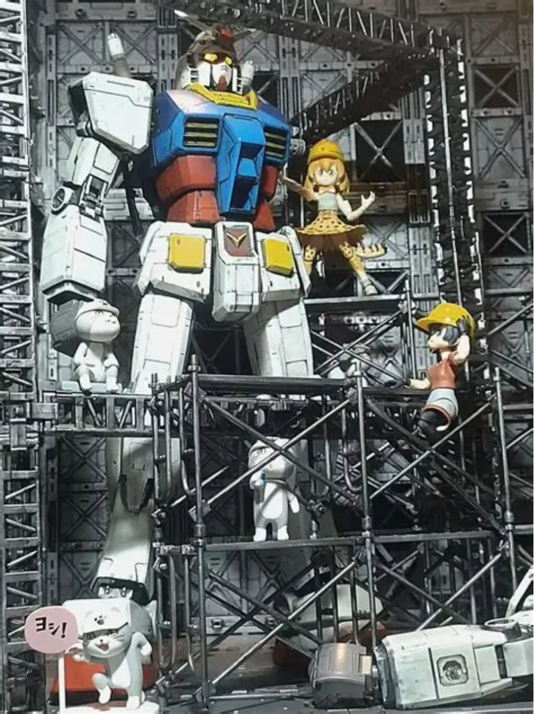 サイズ感は色々おかしいですが、1/48ガンダムをベースにしているので実際に目の前にすると、そのセットの大きさに圧倒されて細かい事がどうでも良くなってしまいます