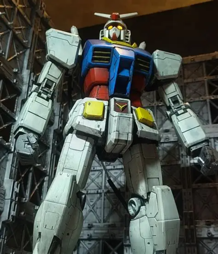 1/48ガンダムは元々コンビニクジのクリアカラーだったので全塗装し、ウエザリングは色を変え何度も汚しては拭き取り、汚しては拭き取りを繰り返し深みのある外観を目指しました