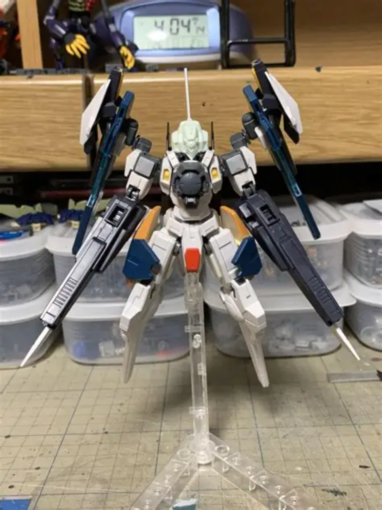 それでは製作過程です。もともとはビルドファイターズが始まったくらいの頃に、ガンダムナドレをベースに作り出したカスタムガンプラという設定で製作を始めたものです。