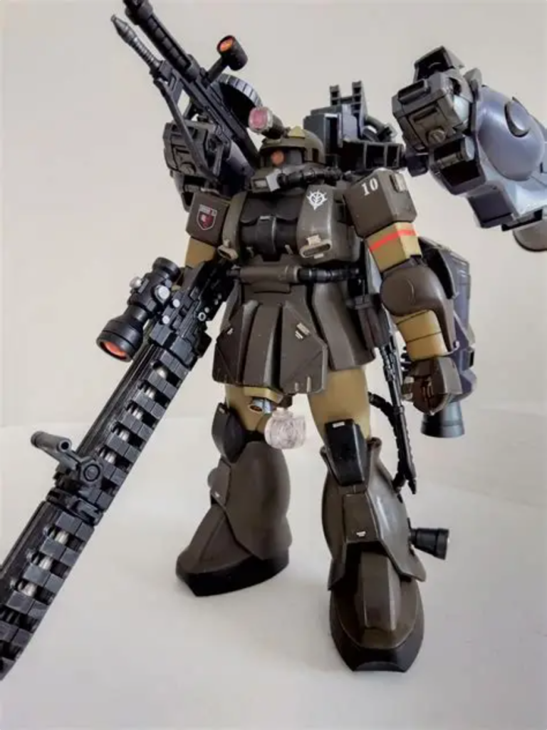 タンク固定用のベルトはマスキングテープに水性塗料を塗った物を使用。