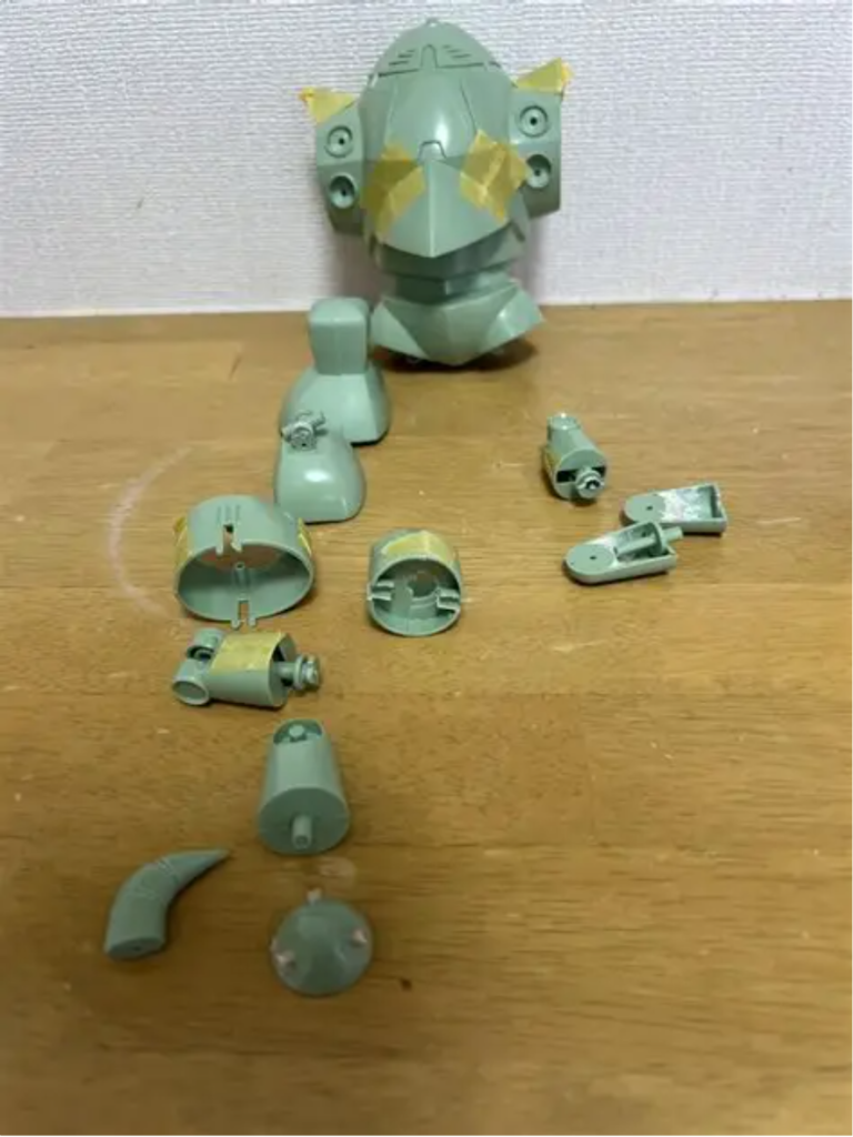 他の方の作例を参考に関節はあと嵌め加工しました。