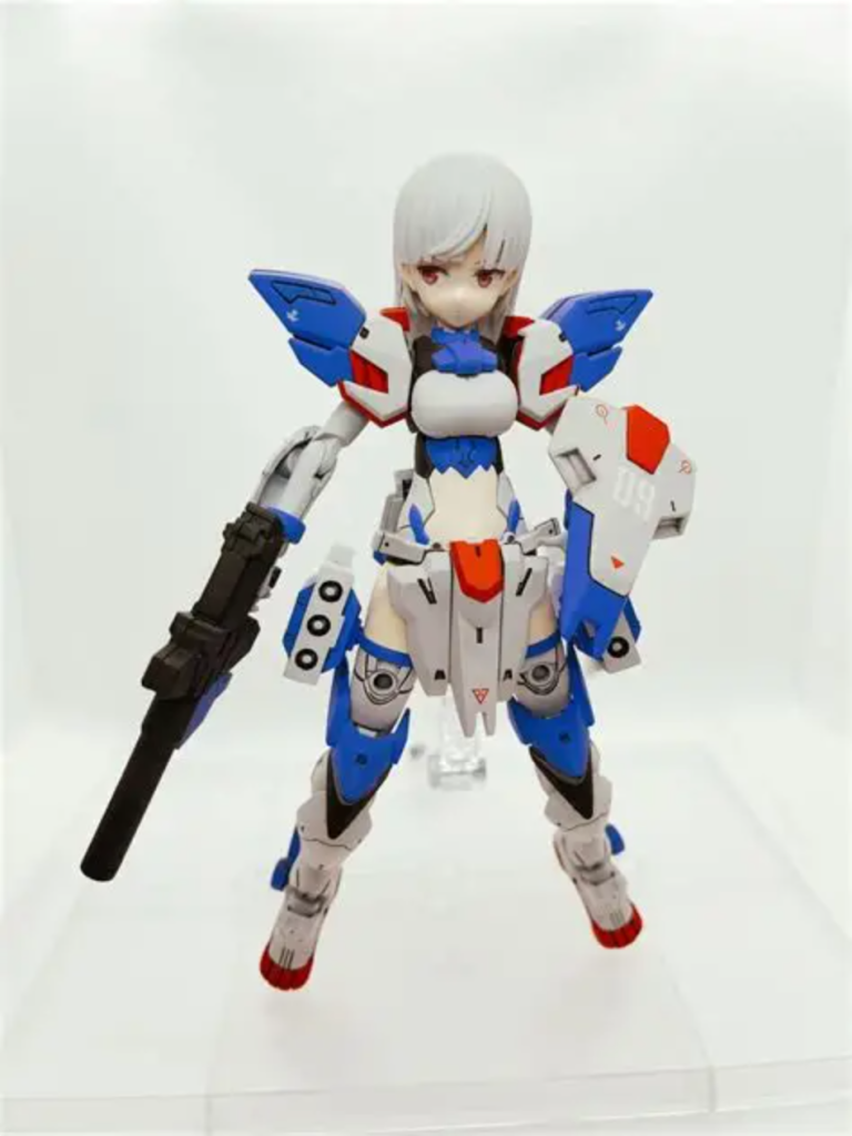 盾はヴィダールのリアスカートをそのまま使用。サイズ感もよくて、色つけたらもう盾ですよ。