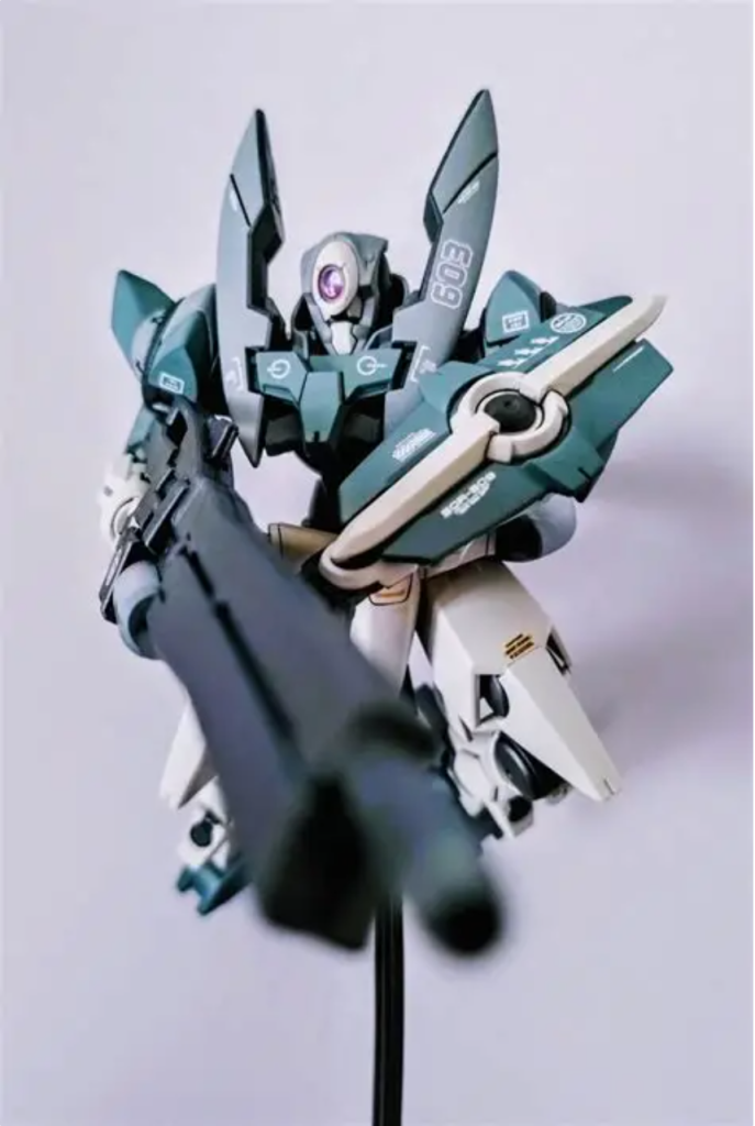 カッコいいんだけどその特徴的なユニットのせいで稼働域が…(笑)mgだとどうなんでしょうか？