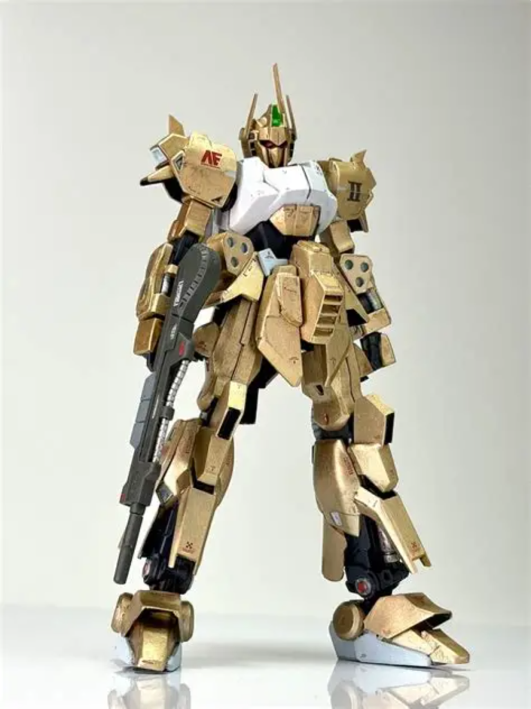 ヘッドはプラ板加工でそれっぽく。百式改と違って、後方が伸びたデザインではないため比較的ラクでした。肩アーマーはデザイン画に近づくようにちょこまかと形状変更。特徴的な形状のシールドはプラ板でスクラッチ。