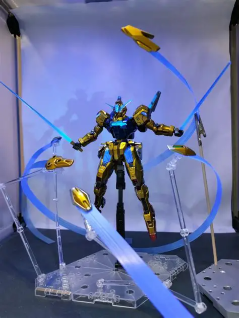 もともと強化人士でなくてもスコア３あたりまではあげられるので、シャアとはいえニュータイプ能力をもってすればスコア6あたりは余裕では。サイコミュシステムをオーバーライドできるのかは不明ですが、キュベレイのファンネルと互角かそれ以上に持っていけるはず。YouTube動画を参考に、透明プラ板を加工、ビットの軌道に見せました。発光にはガイアの蛍光ブルー使用。撮影の腕と撮影環境の問題でいい写真は撮れてません💦