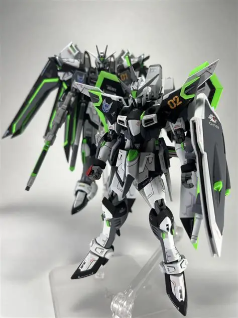 弍番機正式名称はイモータルジャスティス。推進力を壱番機より20%抑える代わりにパワーゲインを大幅に増加し近接戦闘向きに調整されている。