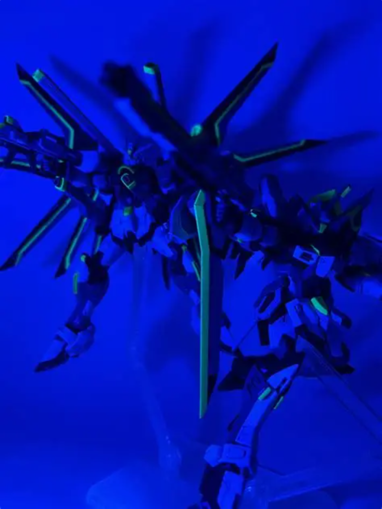 夜間の戦闘では緑色に発光する2機が戦場を駆け抜け瞬く間に戦闘を終結させていた。