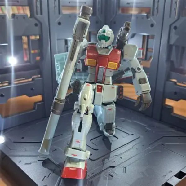 ジム(ショルダーキャノン装備、ミサイルポッド装備)