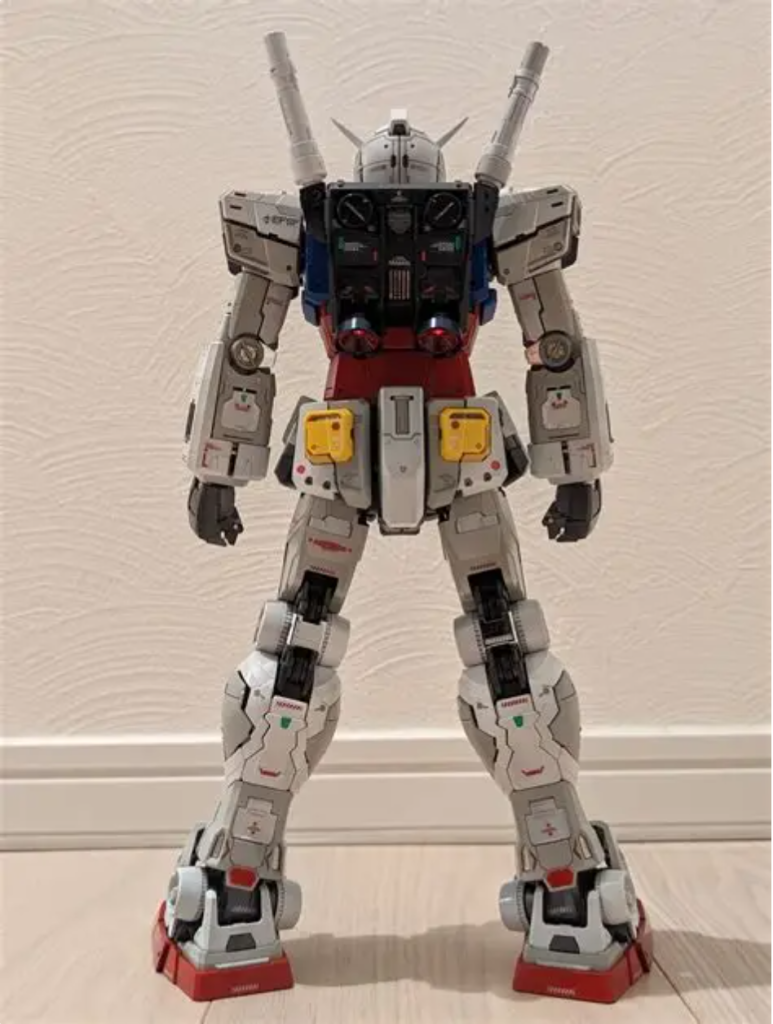 背面。カッコいい…