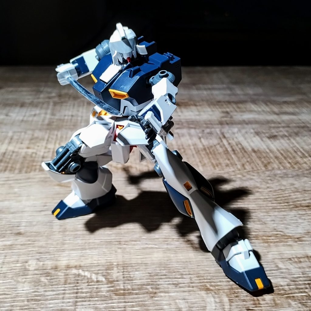 武者さんの最初期。ポーズの検討をしていた頃ですが、EGのνガンダムは本当に出来の良いキットでした。