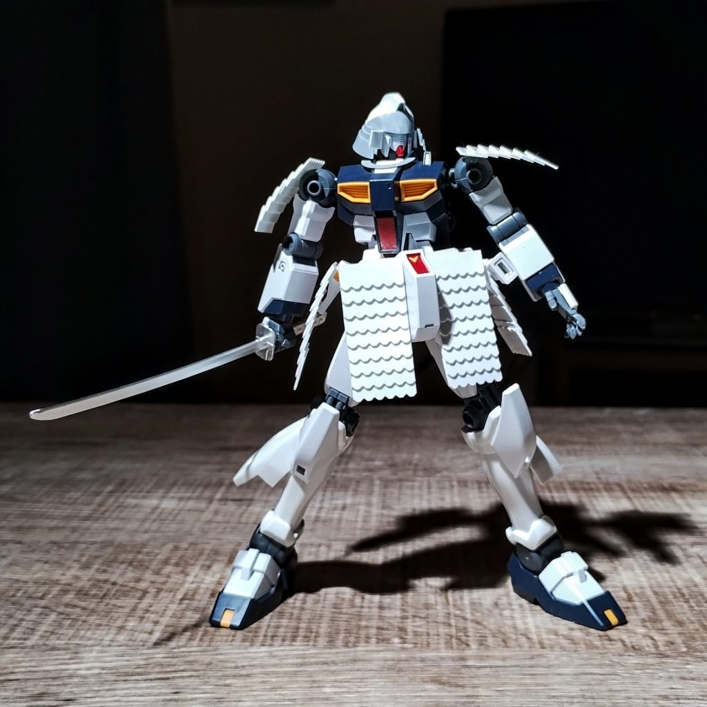 簡単に鎧を作ってみて、まずは雰囲気を…だいぶ武者らしくなりました。