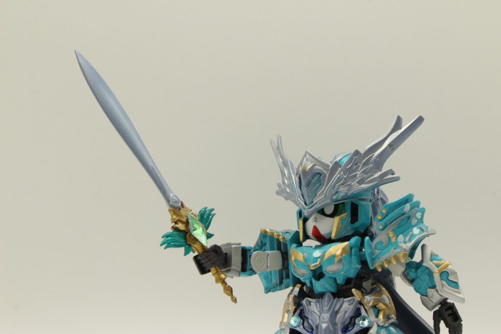 【氷雪剣アイスウイング】エルピサード王家に伝わる宝剣。王家を守る雪の精霊との契約の証。氷属性の魔力を宿している。