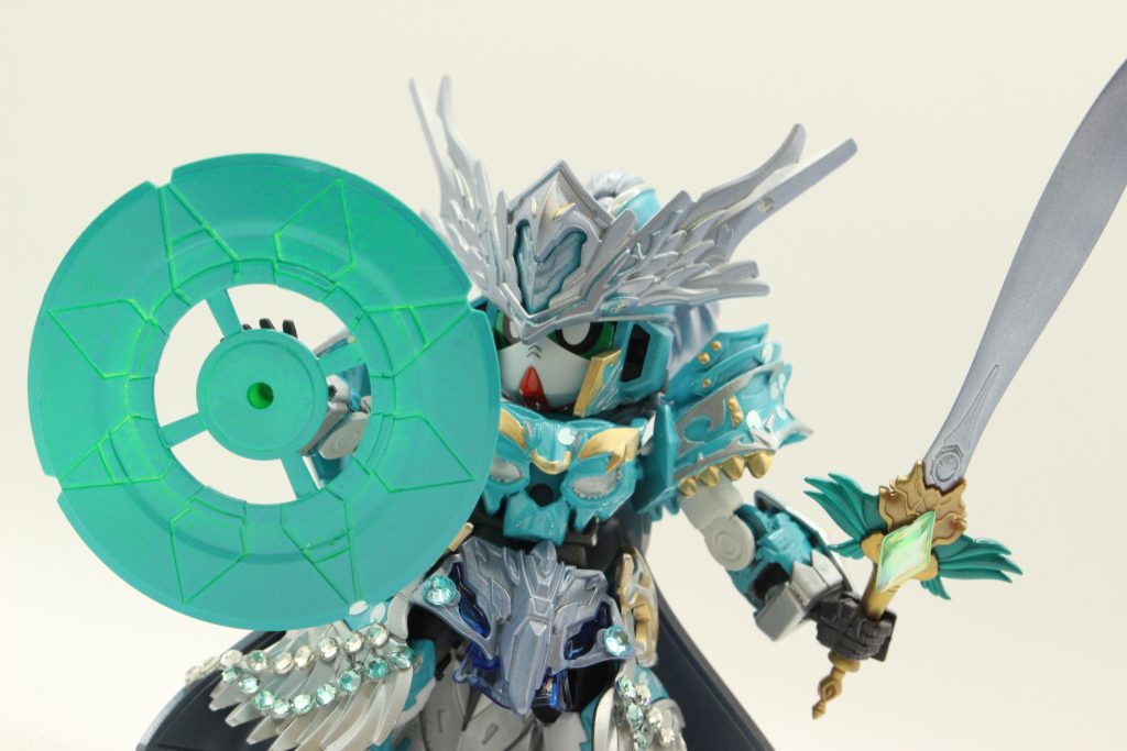 ユキナイトガンダムは氷属性の魔法を防御に使う戦法を用いる。