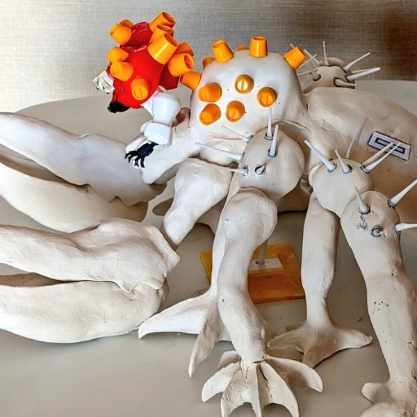 胴体部と脚の形をいじってたけど粘土が底を尽きたｗまたネットで購入しないと💦ビルダーズノートに投稿しようとしたら不適切画像にされたｗ（1枚目）