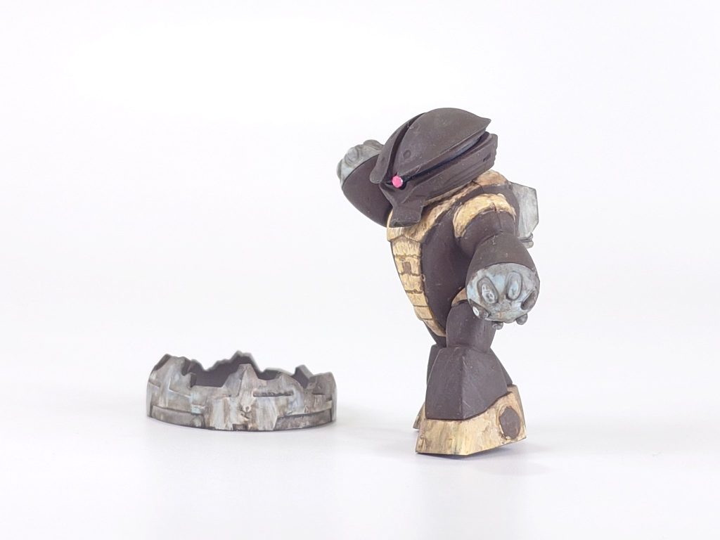 今回は押し入れの奥から発見した（いつのかわからない）ターナーで塗ってみましたアクリルガッシュでプラモを塗るのは初めてですが塗っただけで独特なマット質感になるのは面白いですね