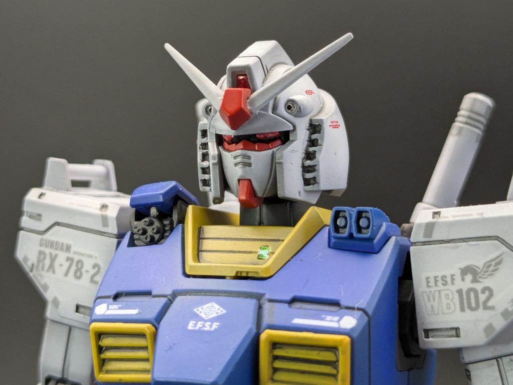 イケメンかつハイディティールなRX-78ガンダムです側頭部ダクトはモールドが甘々だったので彫り直し、頭部バルカンはアルミパイプで作り直しました
