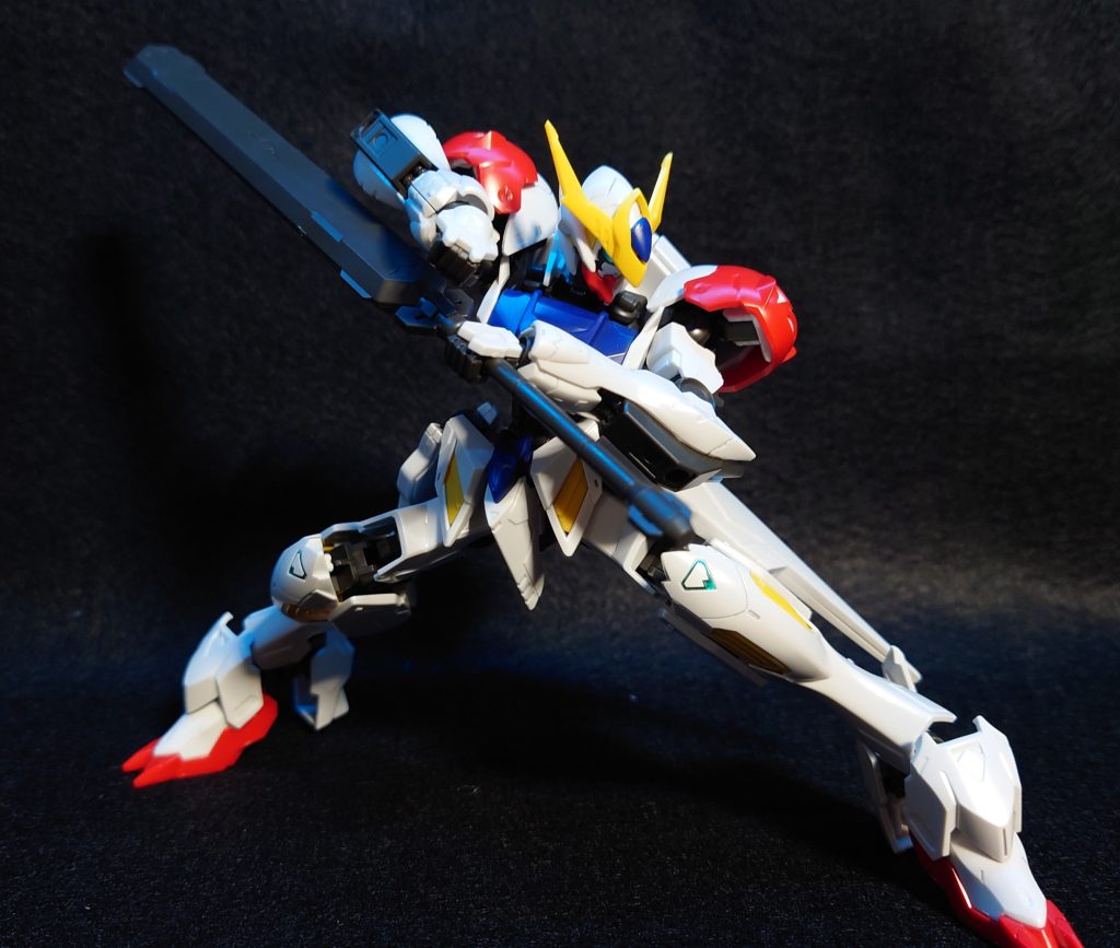 でかい得物持ってるMS最高にかっこいいですよね鉄血のモビルスーツは鈍重に見えてスルスル動いてガシガシ殴っていくんでめちゃくちゃ好きなんですよね破壊の美学が詰まった作品だと思ってます！！