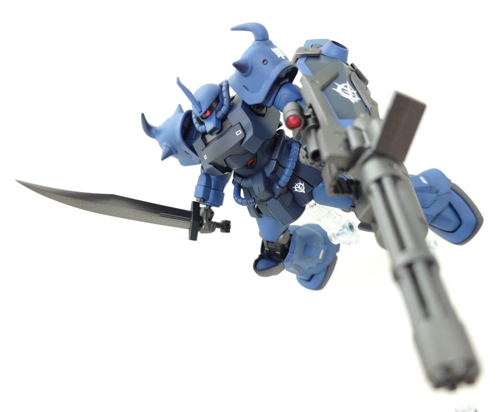 全塗装で製作しました。成型色水色寄りではなく、本家グフの色合いに寄せて塗装しました。