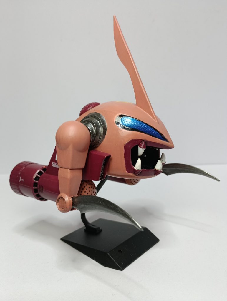 当時住んでいた町の模型店でのガンプラバトル(物理)に敗れ、他に残っていたのがムサイ・武器セットとある中から買ったのですが、組み立てた結果は惨憺たるものでした…(表面は接着剤による指紋でベタベタ、塗装も大幅にはみ出し、接着しちゃダメなところを接着等)今回はリベンジ用に買っていたキットを用いて作成しました。