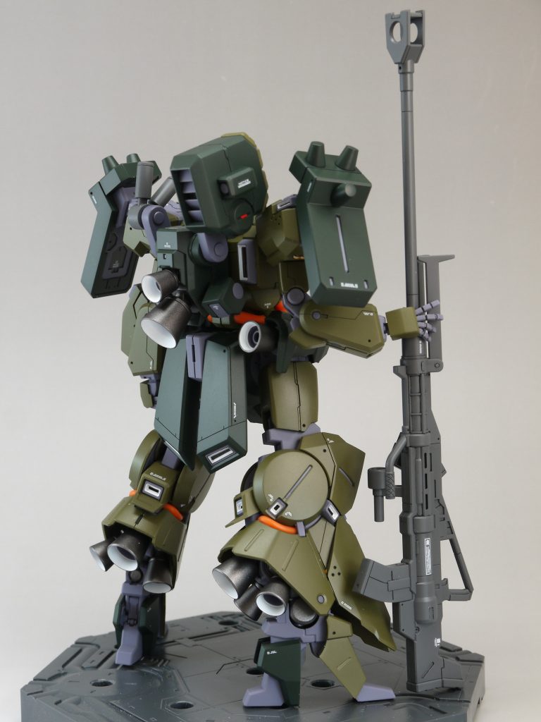 ライフルはヅダから移植しました。ライフルだけのために購入したので、ヅダ本体は積んでおきます。前々回につくったジムキャノンとは違い、貴重なプレバンのキットはフルに使っているので罪悪感はありません。ヅダくんはちょっとかわいそうですが…。