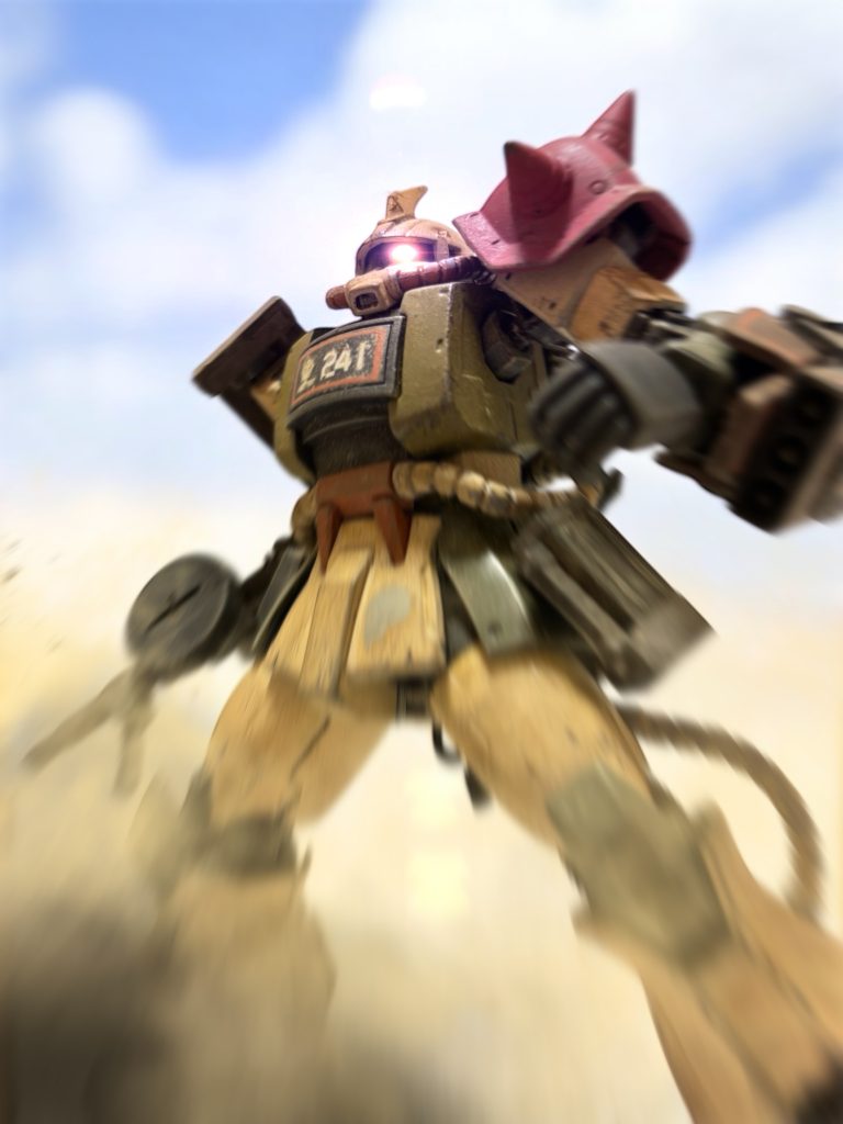 「全機、サンドストーム!」 各機、思い切りバーニアをふかして、砂塵をまきあげる。 残りは、自分を含めて7機。最初の攻撃で、こちらも3機は墜としている。やはり、MS戦の練度はこちらが上だ。他の敵はどうでもいい。とにかくキャノンを墜としたい。「敵にもザクがいるぞ、気をつけろ!」◼️◼️◼️◼️◼️◼️◼️◼️◼️◼️◼️◼️◼️◼️◼️