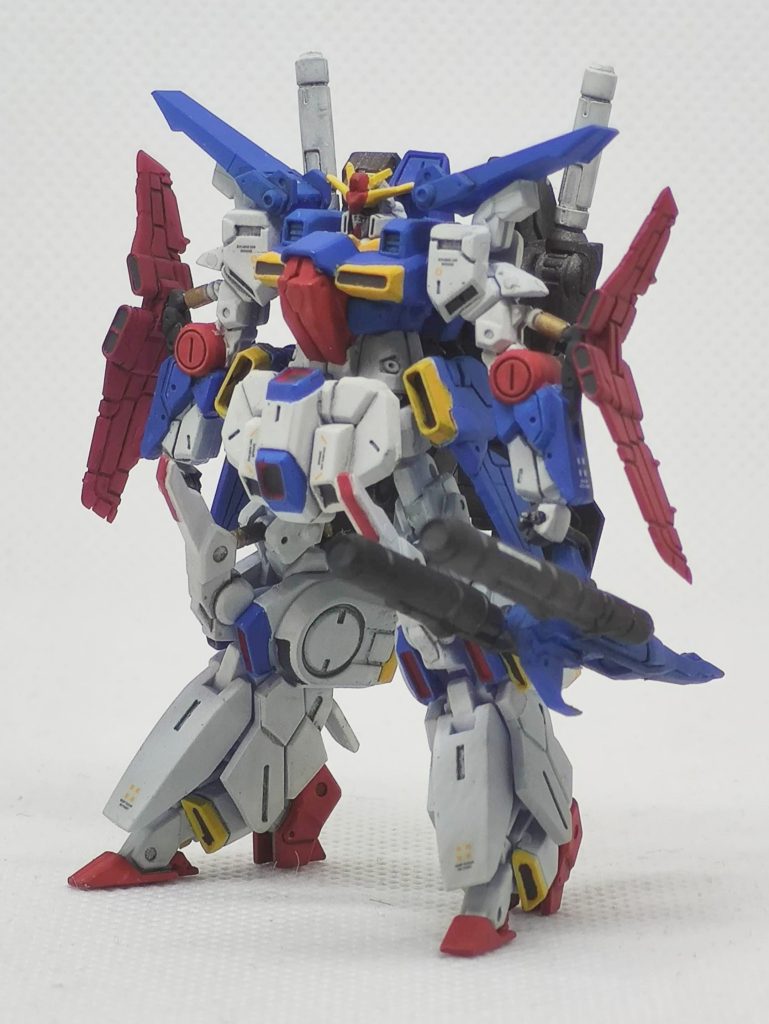 ポーズに変化を付けるために、武器に取っ手を付けて左手で持ち運ぶ感じのポーズが出来るようにしました。