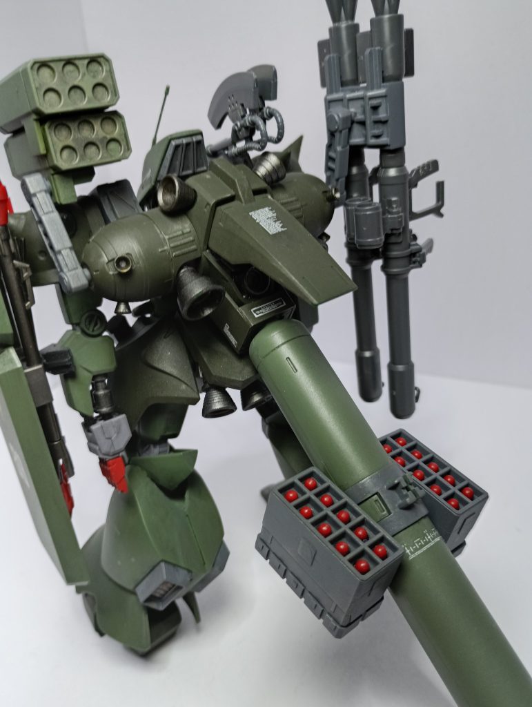 ミサイルコンテナ。打ち終わったらデットウェイトになるので、不要になったプロペラントと共にパージされます。