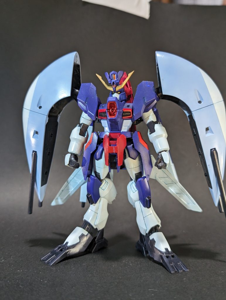 素立ち、元キットの出来が良かったのでプロポーションの変更などはせず(メルクワンの足ヒレを履かせたことで結果的に少し足は長くなっている)マスクを削って後ろに引っ込めたくらいです。