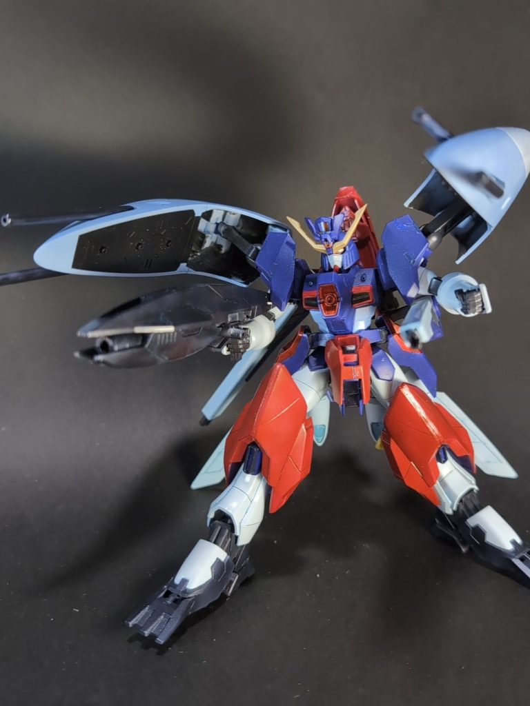 武器持ち状態。塗装は元のアビスよりもより強くなったイメージでオリジナルカラーからそれぞれ濃くして、追加パーツは甲殻類や硬いVPS装甲イメージの赤で塗りました。