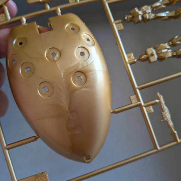 普通に買える貴重なαの立体物。変な色＆ウェルドラインバリバリだけど塗ればよかろうなのだ〜（4枚目）