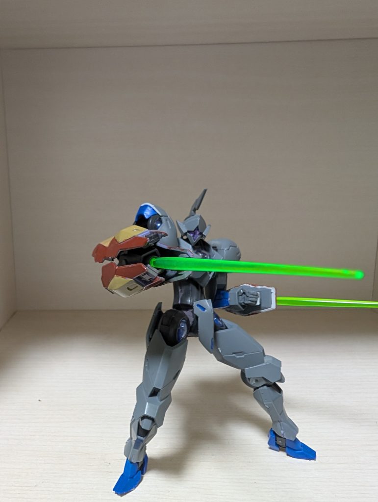 ヒート剣を構えるミカ……ギャン