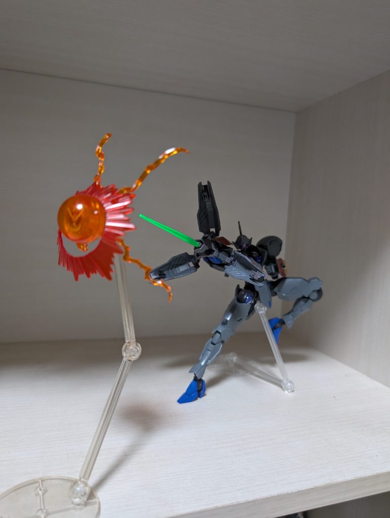 流派東方不敗が最終奥義　石破天驚拳をぶちかますミカエリ………ギャン！