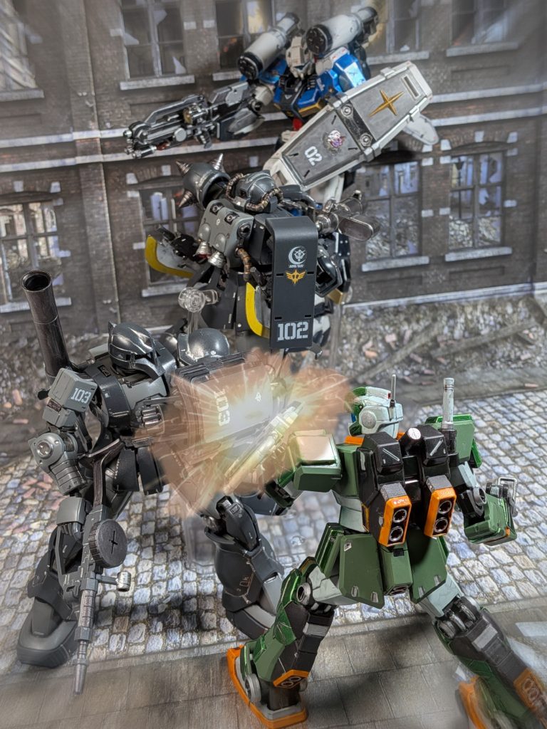 ここは俺達に任せて、隊長機を❗️それぞれの戦いで火花が散る❗️
