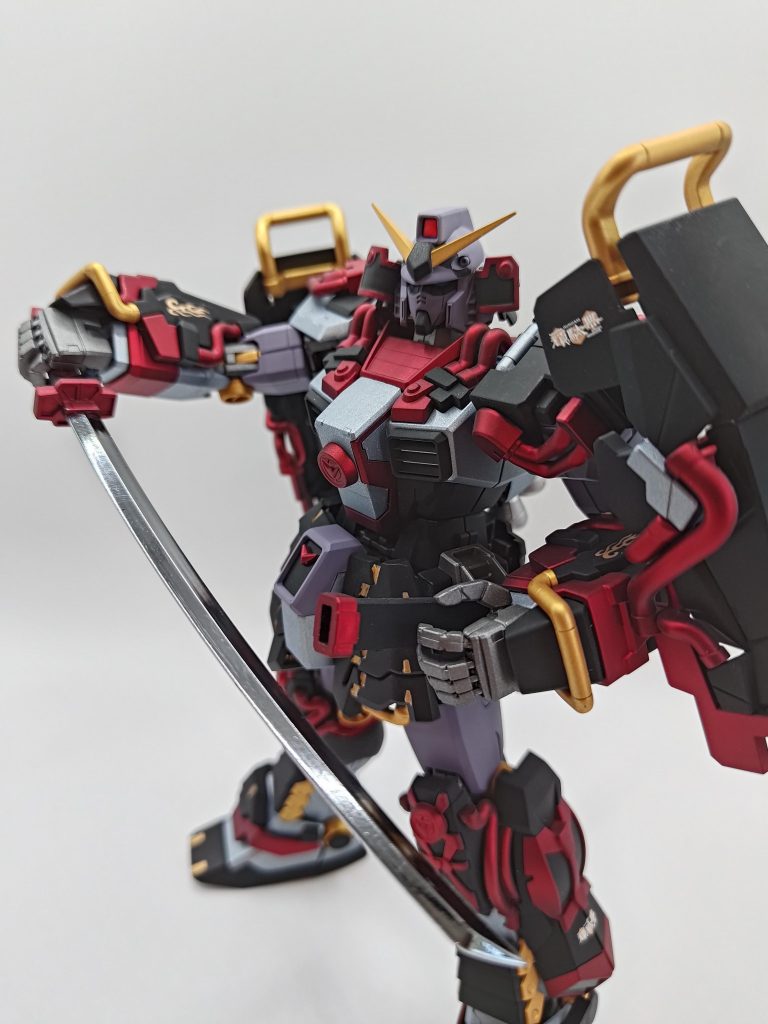 刀身はクリアーブラックでコーティングしました。結構吹いたのにあんまり黒くなってません(gundam-kao9)