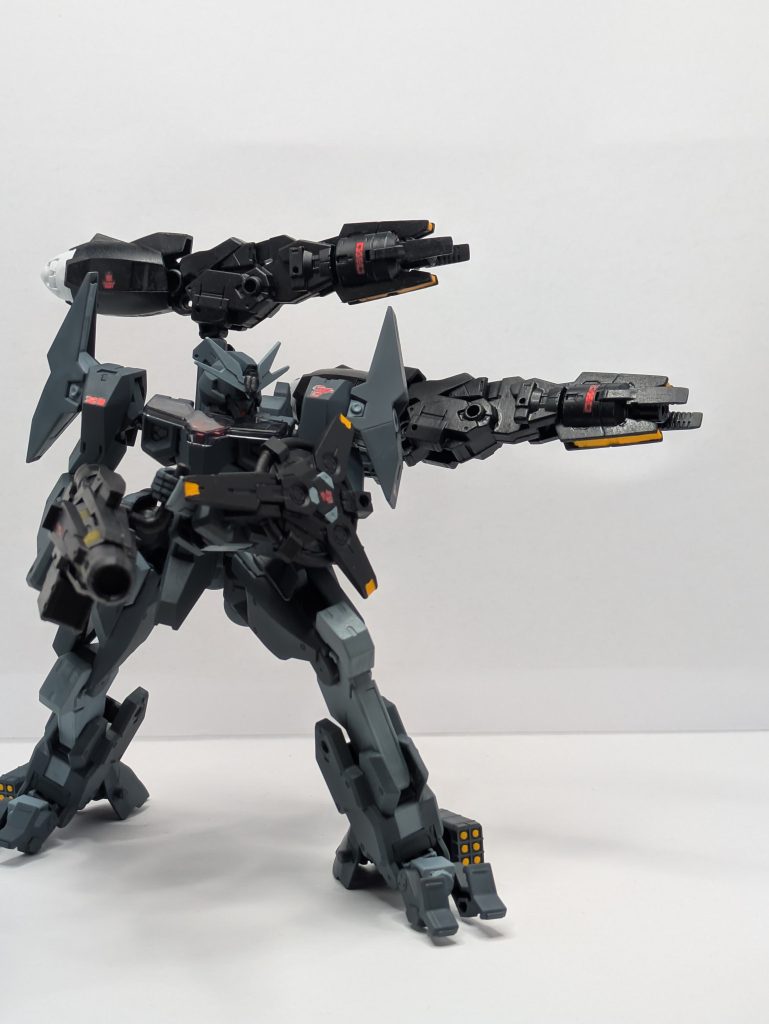 仕上げはプレミアムトップコートつや消しで。背中のキャノンはアームで自由に動くので、このように結構表情を変えられます。