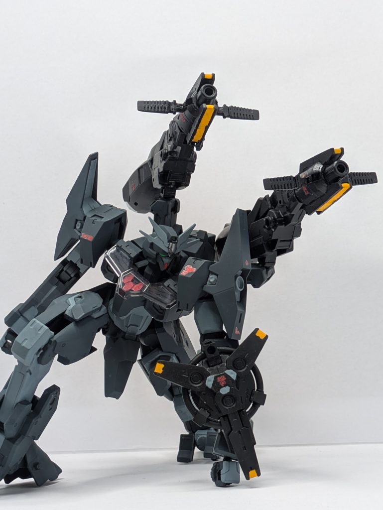 最大出力射撃体勢な感じで。気付けば水星のガンダムにGNドライヴを搭載するという無茶な構造。それと元機体の名前から名作SFレンズマンの登場人物を連想。名前を拝借してガンダムルブリスソーンダイクとしました。