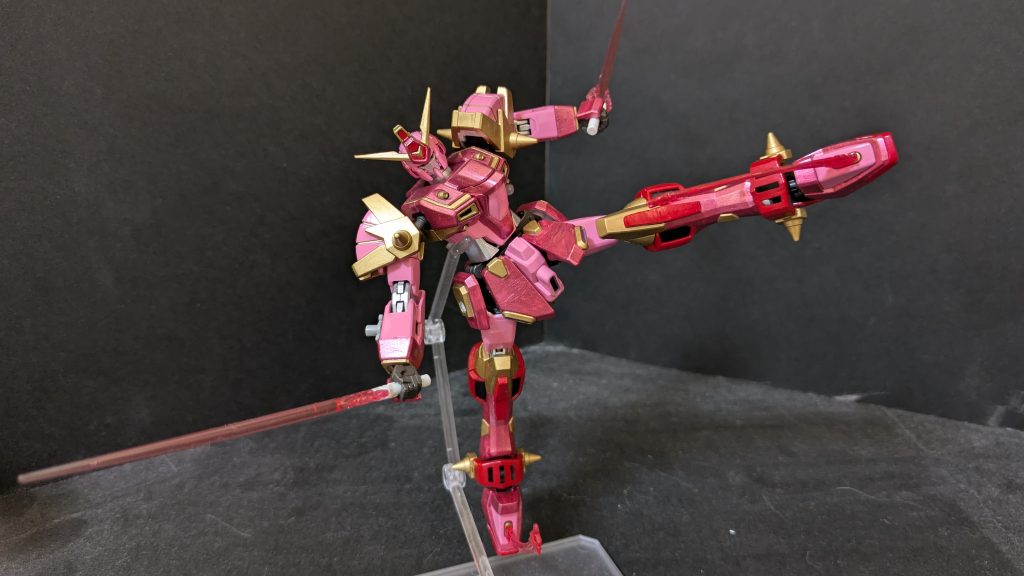 4本のサーベルで敵を切り斬り裂くスパイラルマスカレード ※帯刀?そんなの作る技術はありません