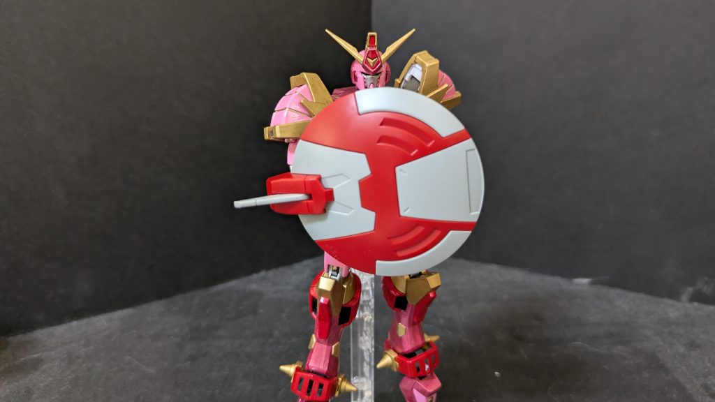 一番好きなデジモン、ロードナイトモンをイメージして作ったガンダムロードナイトです作る能力があればパイルバンカーや帯刀も作りたかったのですがそんな技術がなかったのと極力あるもので再現するのを信条としてるのでこうなりましたちょっとでもロードナイトモンに見えてくれたら嬉しいです閲覧ありがとうございますm(_ _)m