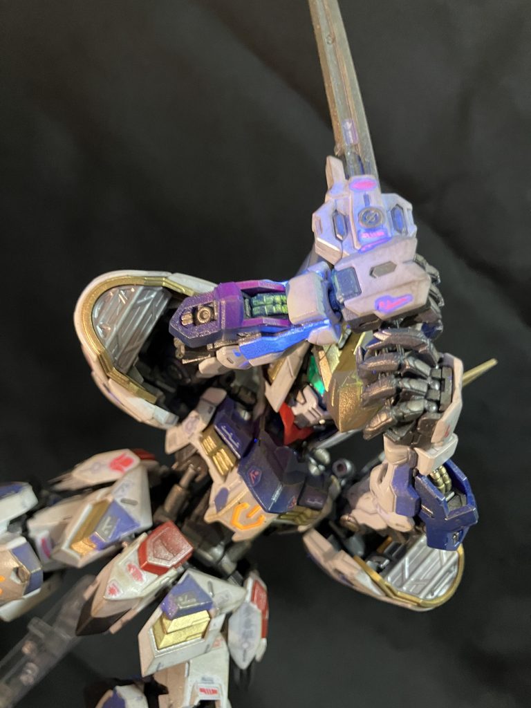 付属のデカールも光ってますね。。